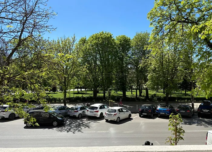Garden View Top Center Apart
